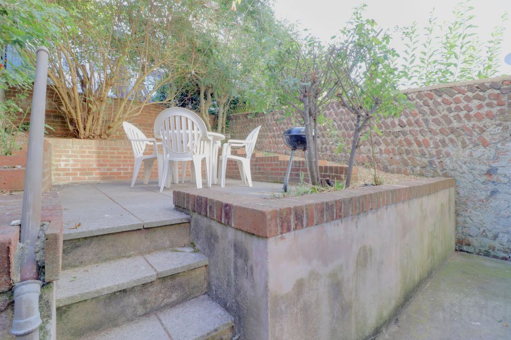 Property photo 2 of 11 Img_9858-Img_9860