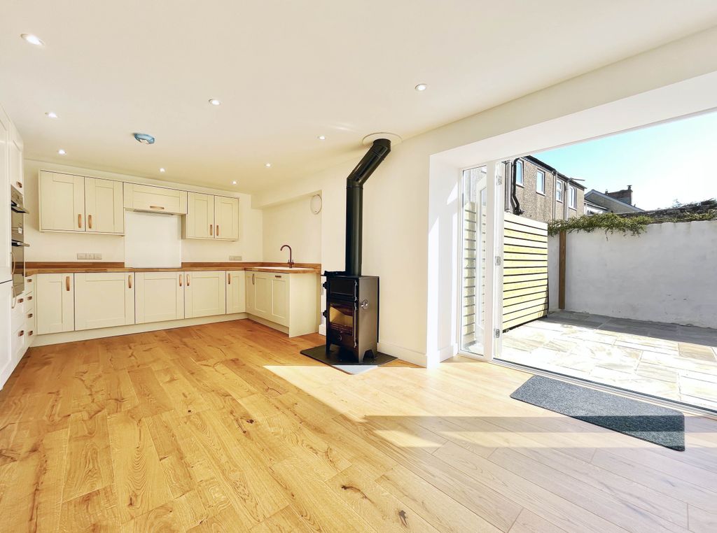 Property photo 3 of 12 Photo 3