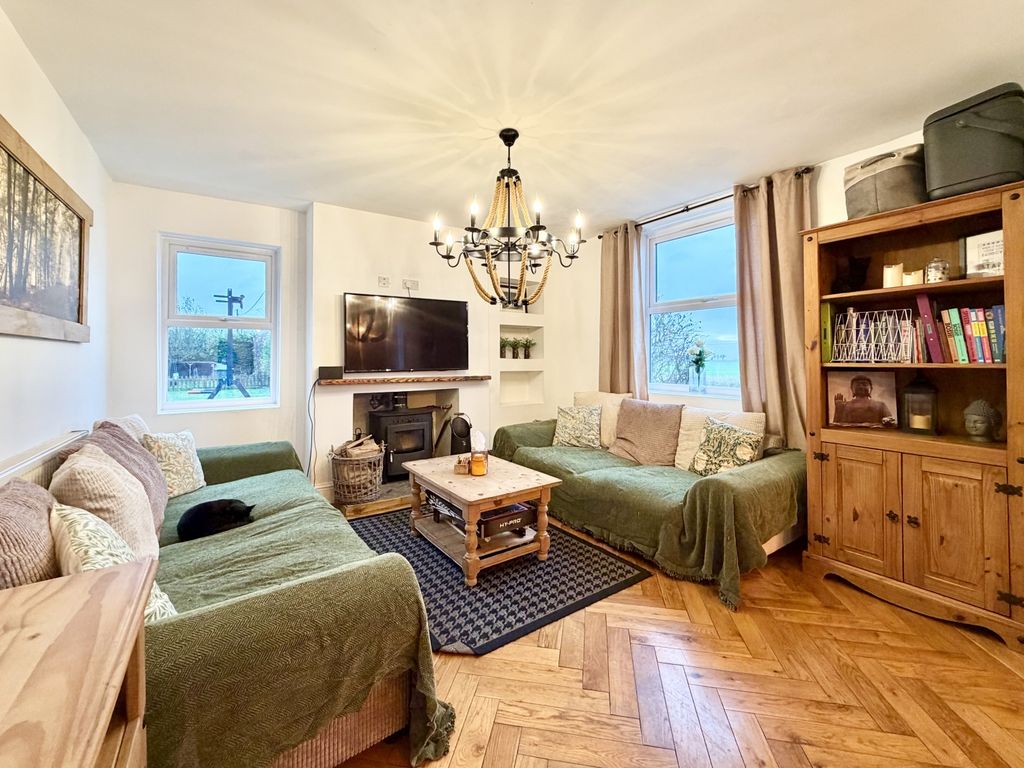 Property photo 2 of 32 6