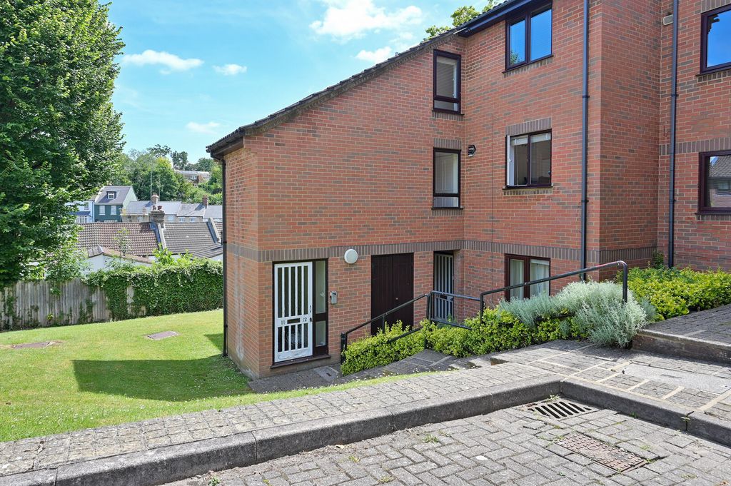 Property photo 1 of 12