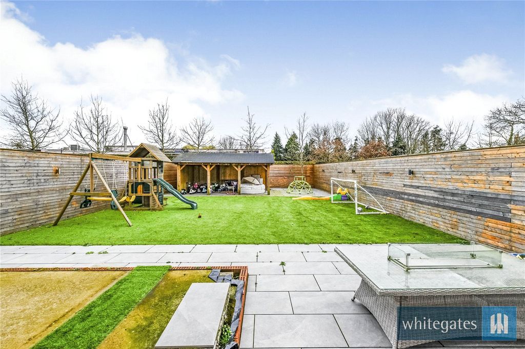 Property photo 3 of 27 Picture No. 17