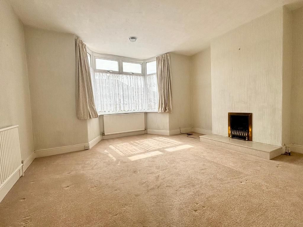 Property photo 2 of 17 Lounge