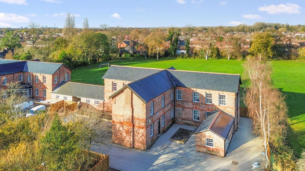 Property photo 3 of 17