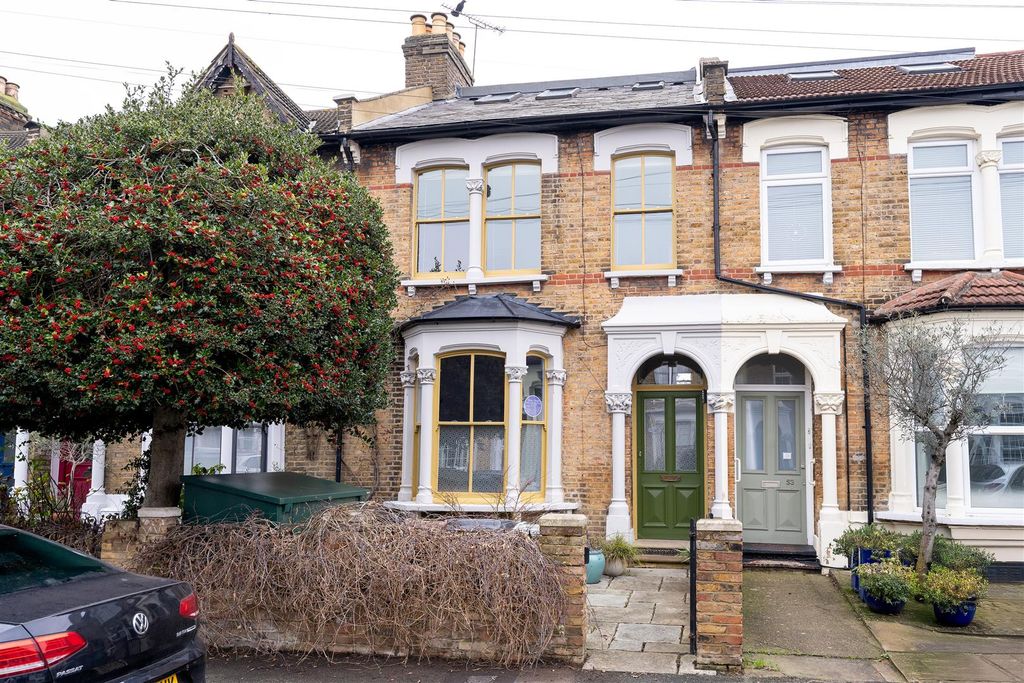 Property photo 1 of 36 Elmsdale Road, E17