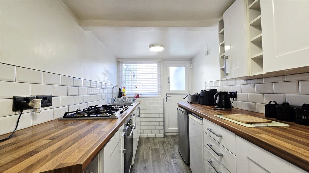 Property photo 2 of 13 Picture No. 32