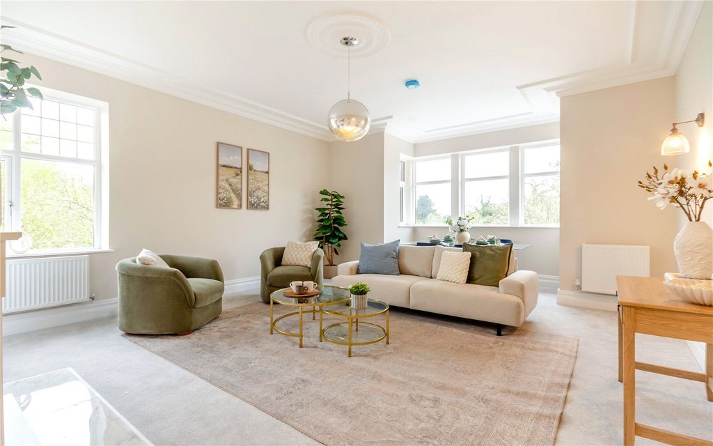 Property photo 2 of 14 Sitting Room
