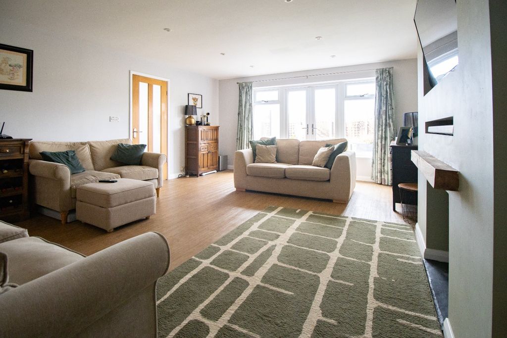 Property photo 3 of 28 4001476