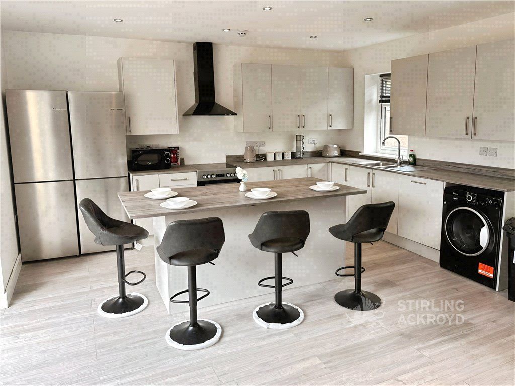 Property photo 1 of 11 Kitchen