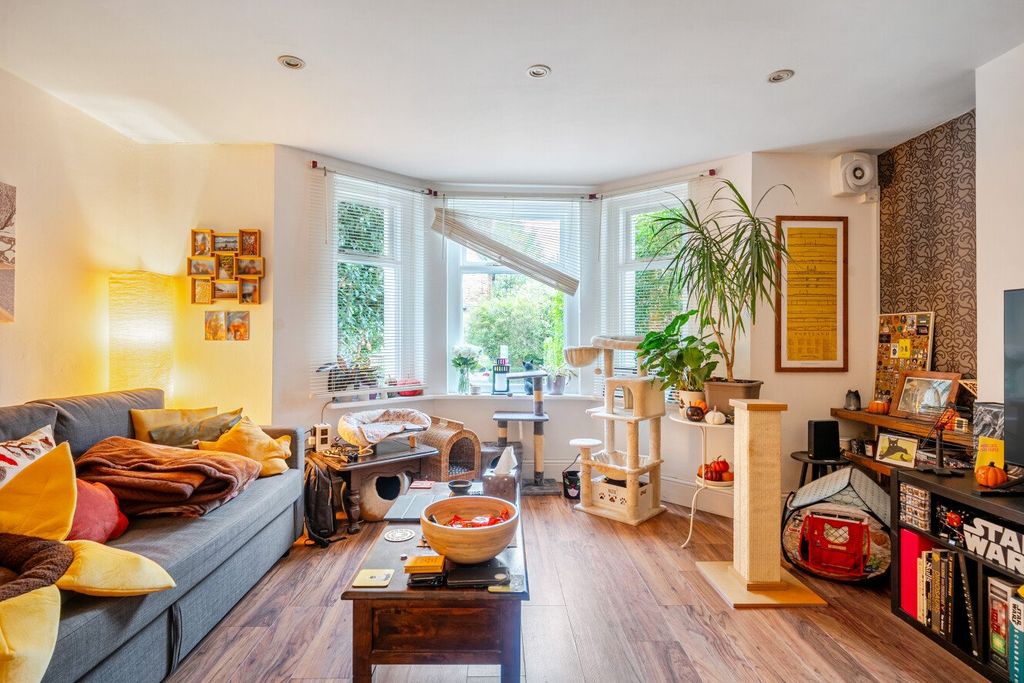 Property photo 2 of 22 Picture No. 23