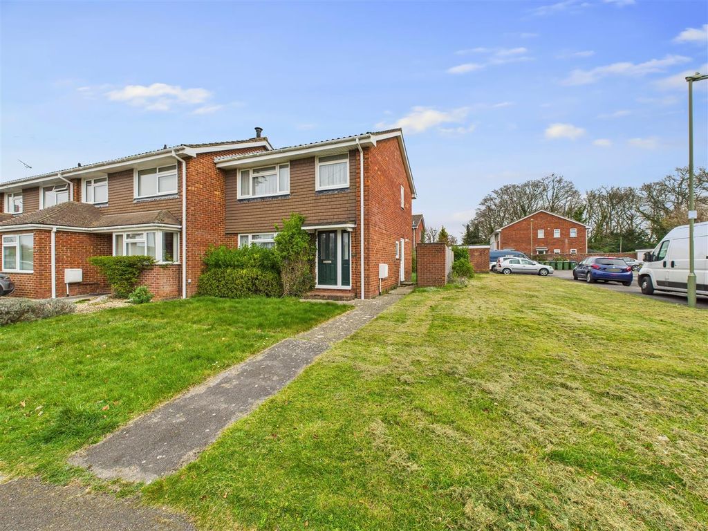 Property photo 1 of 11 3 Bedroom End Terrace For Sale