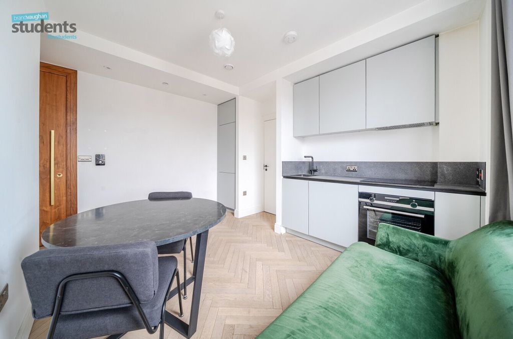 Property photo 2 of 11 04Aa4F7A-A864-457...