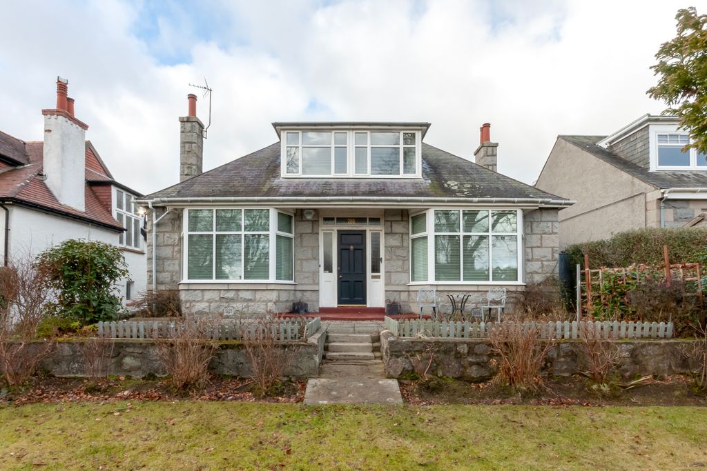 Property photo 1 of 54