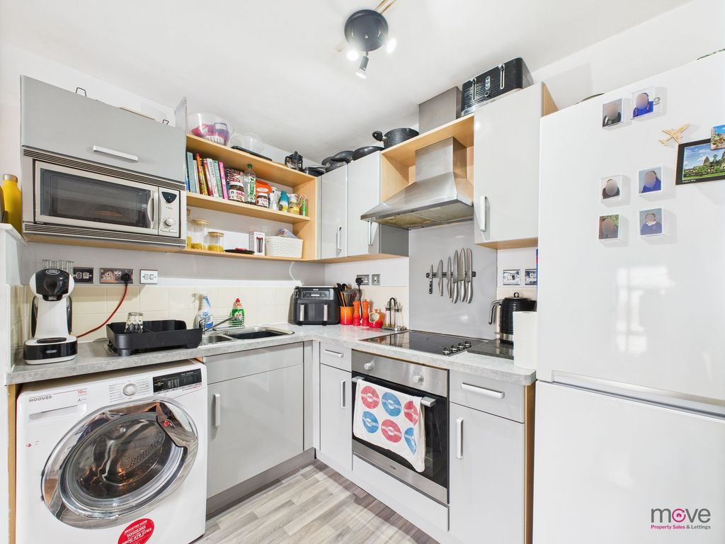 Property photo 3 of 8 Kitchen