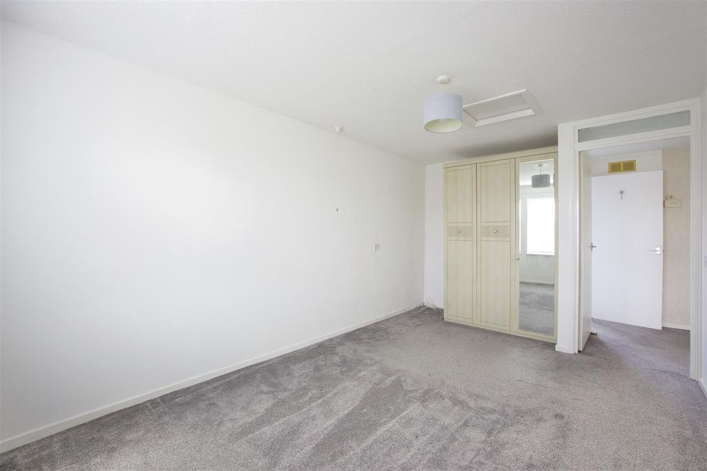 Property photo 3 of 11 Bedroom