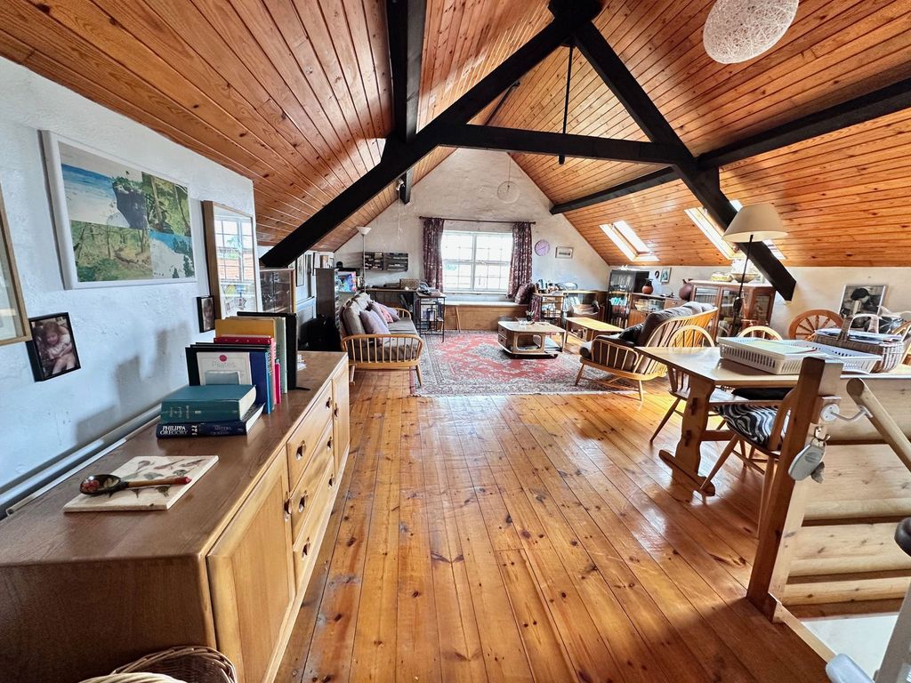 Property photo 2 of 39