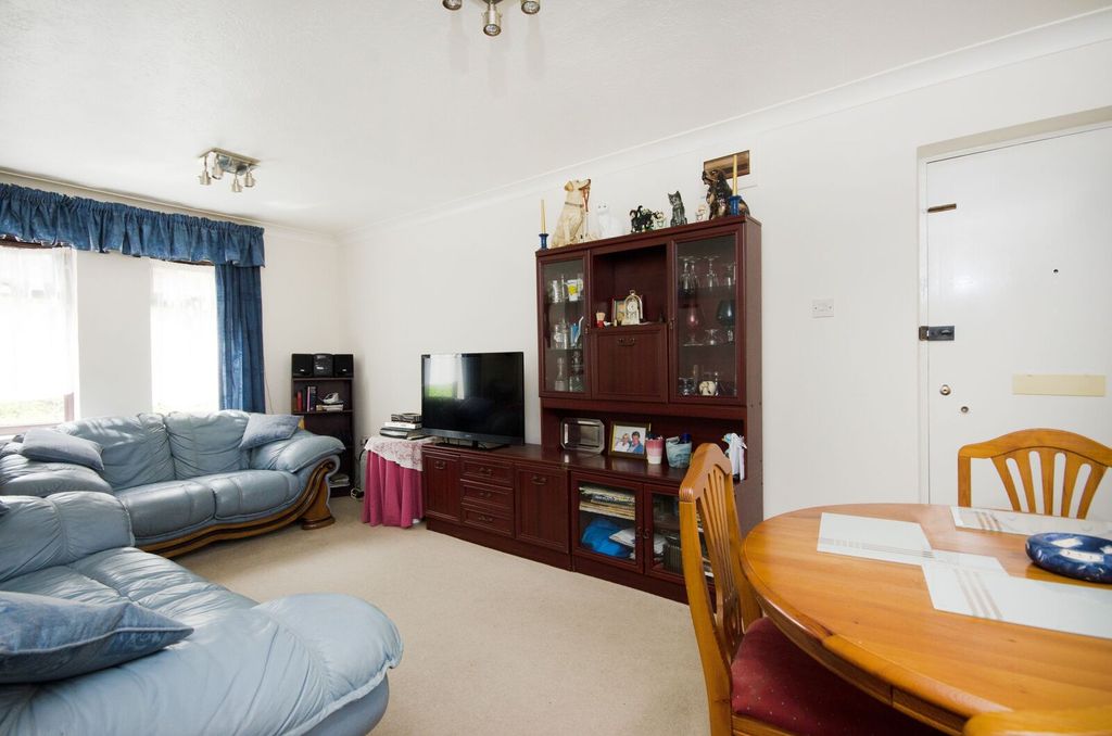 Property photo 2 of 6