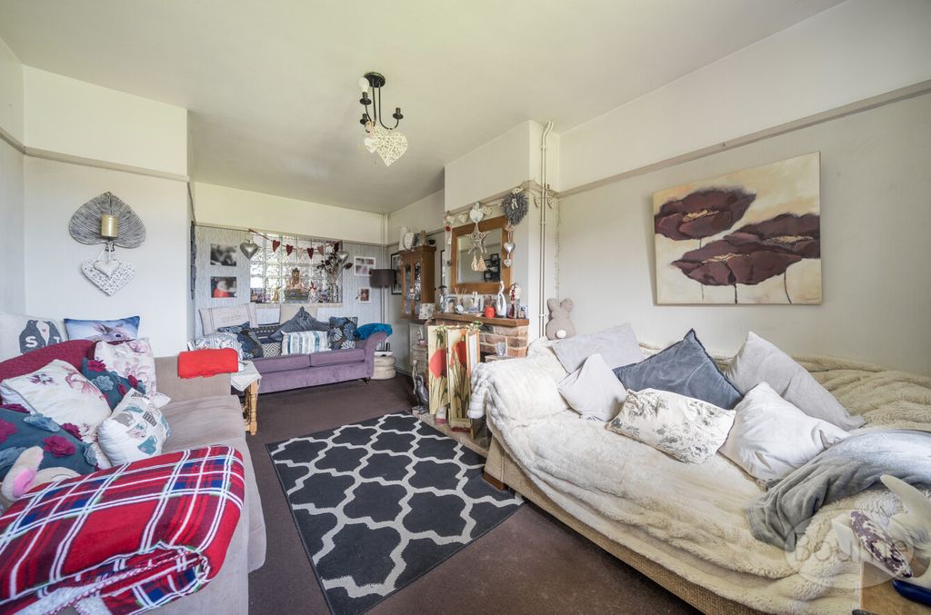 Property photo 2 of 17 Deb9c941-5cc3-437...