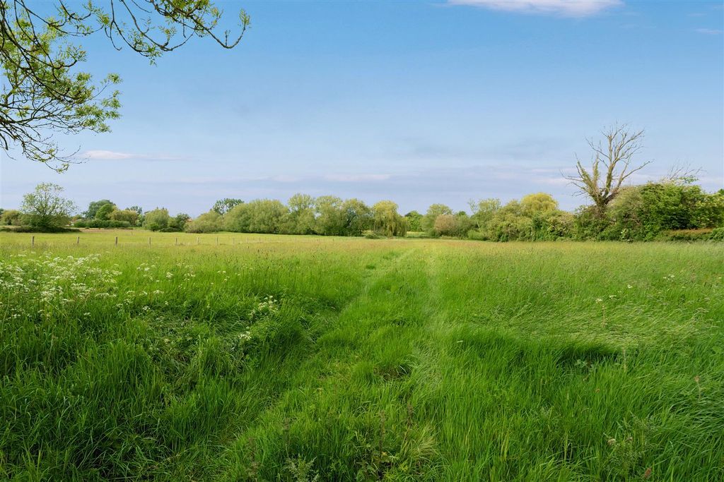 Property photo 2 of 23 Paddock