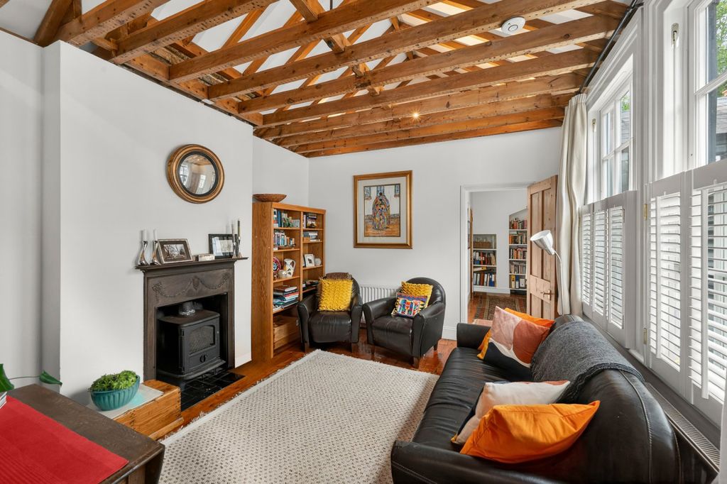 Property photo 2 of 9
