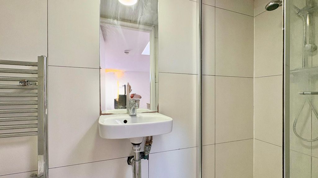 Property photo 2 of 14 Bathroom