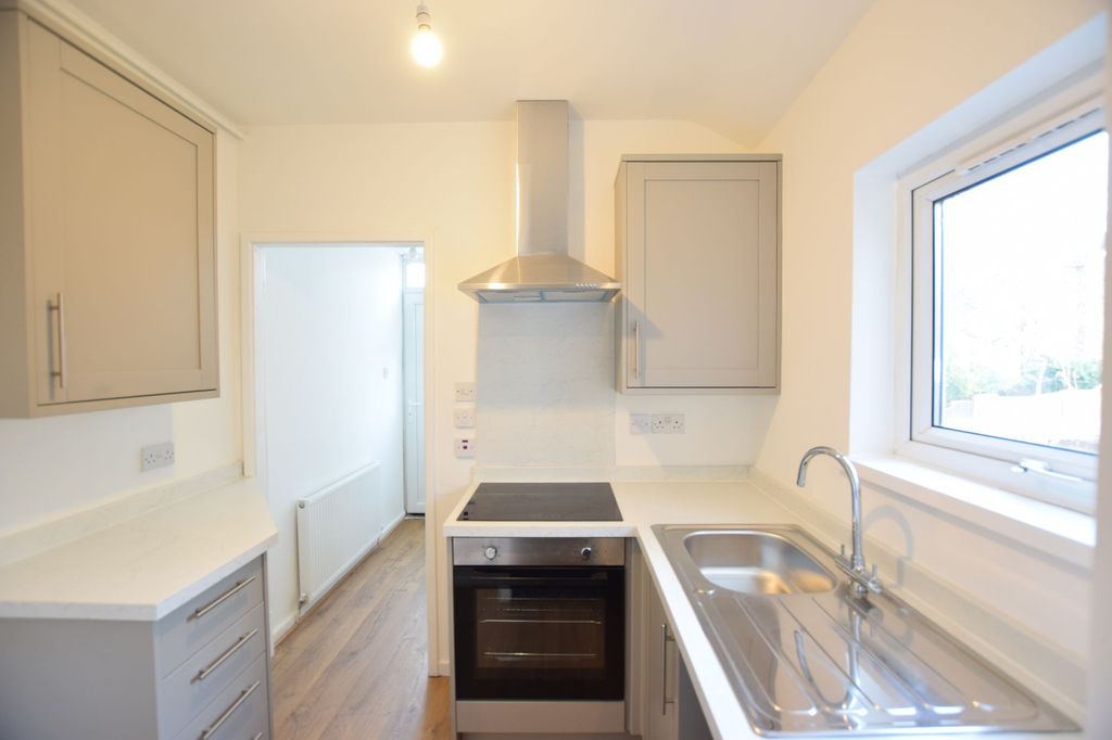 Property photo 2 of 8 Kitchen