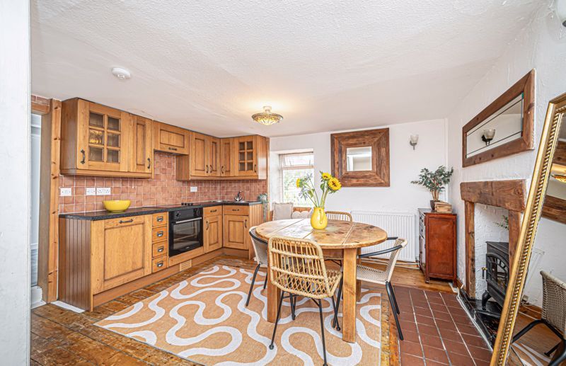 Property photo 3 of 31 Dining Kitchen