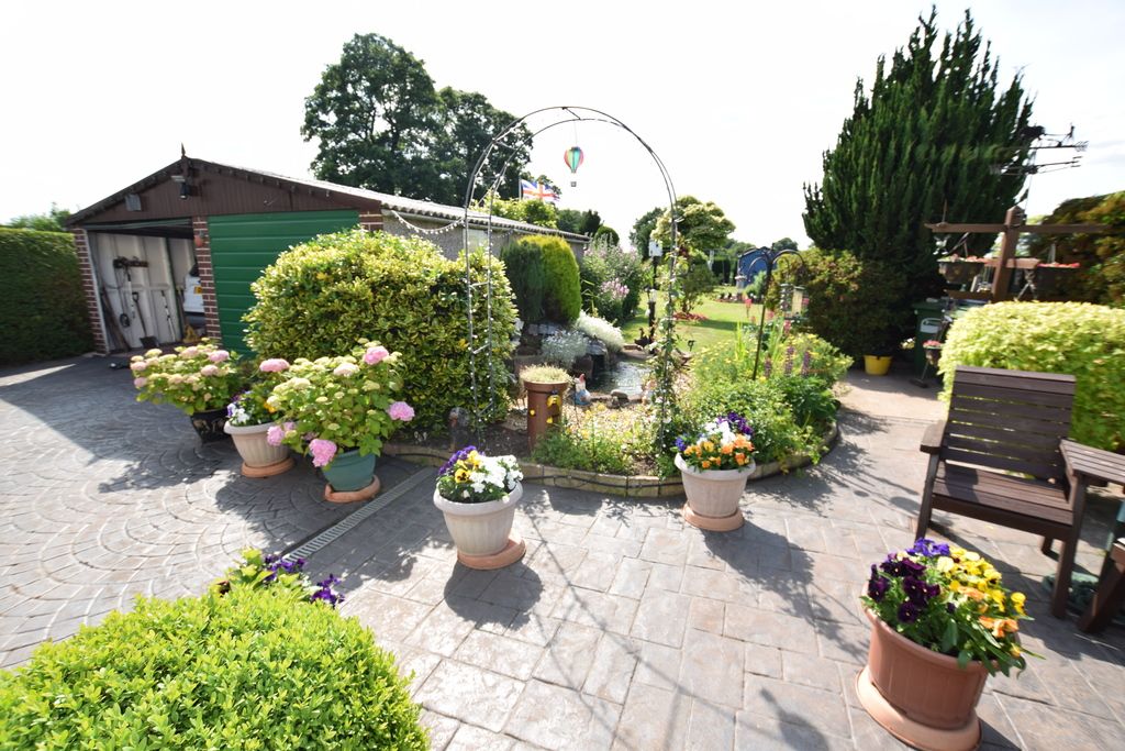 Property photo 3 of 24 Garden