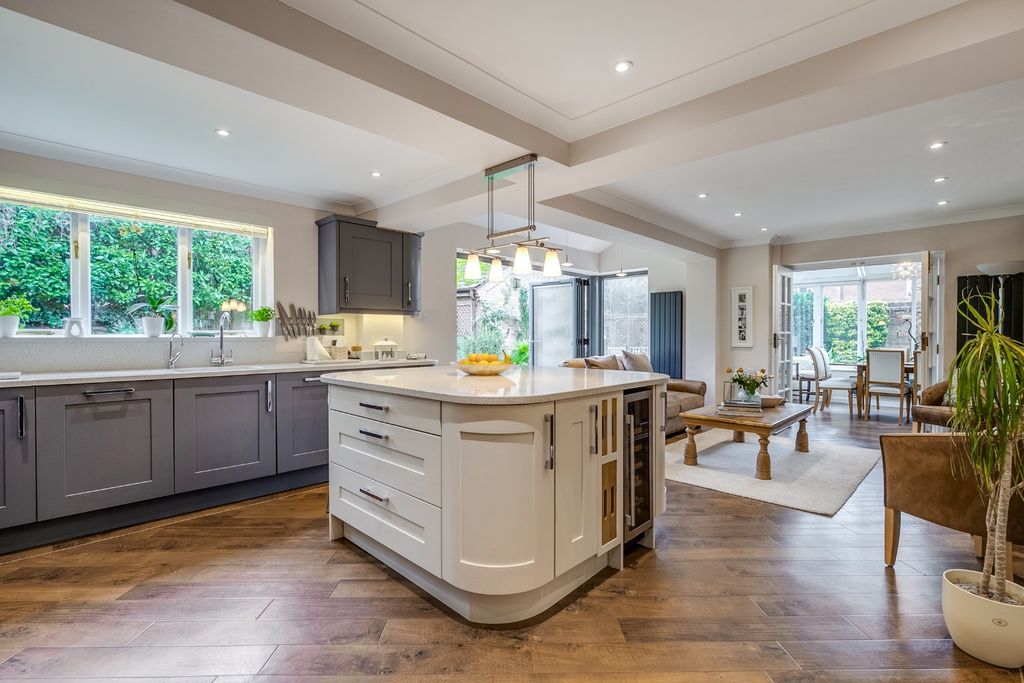 Property photo 2 of 27 4737745