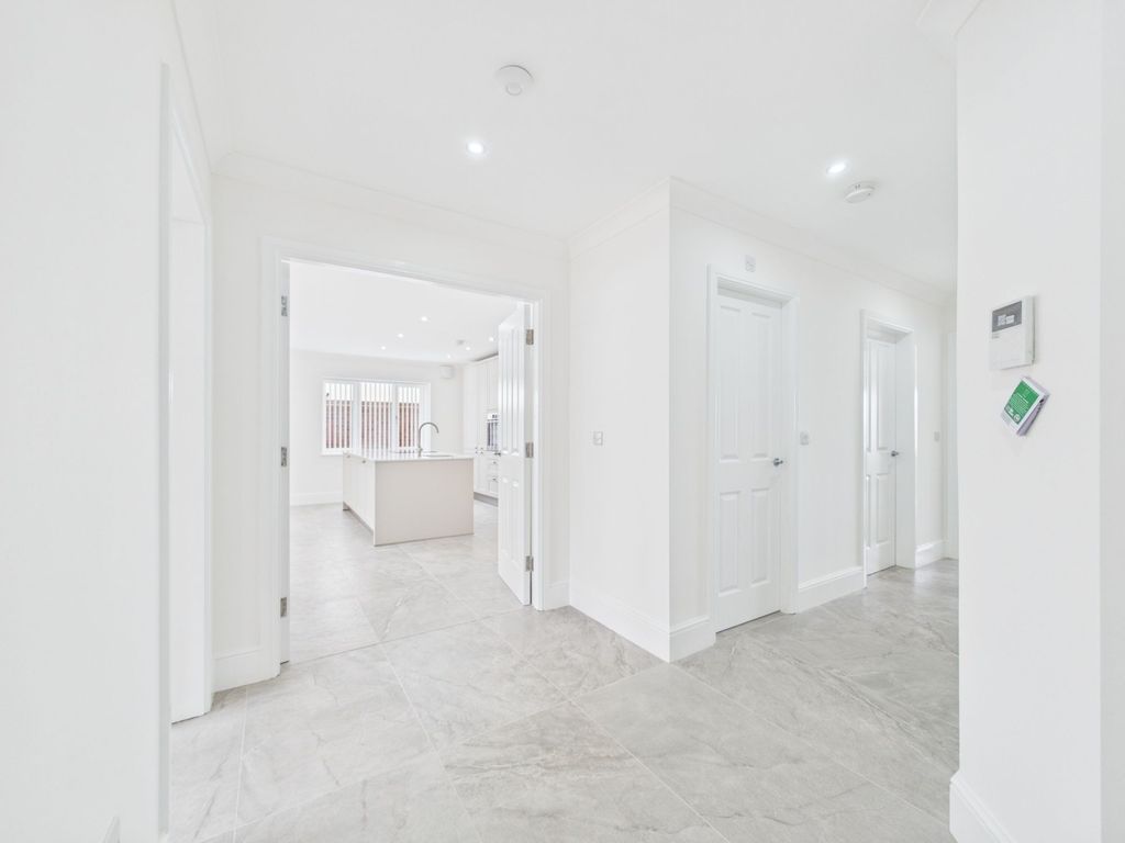 Property photo 2 of 28