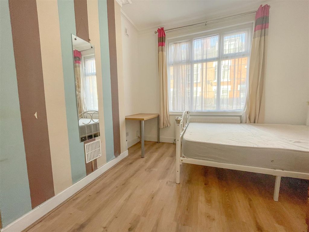 Property photo 2 of 18 Reception One / Bedroom 4