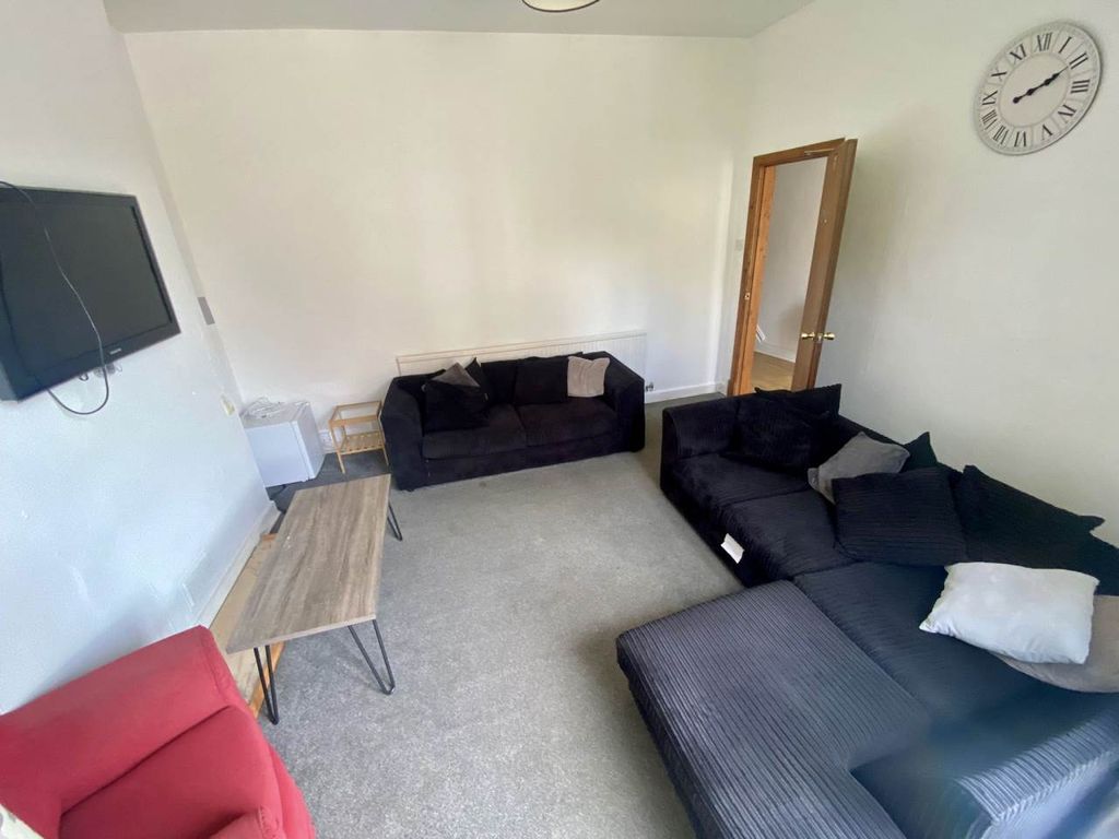 Property photo 2 of 20 d3d37E30-41B5-413c-9B30-F94Fd03c451c