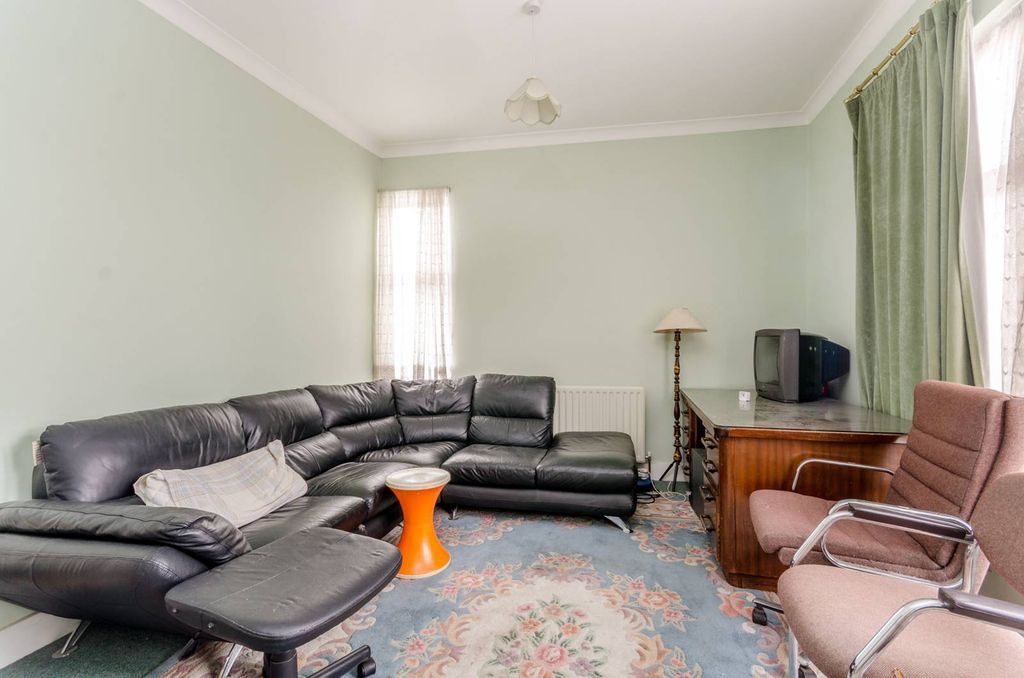 Property photo 1 of 6