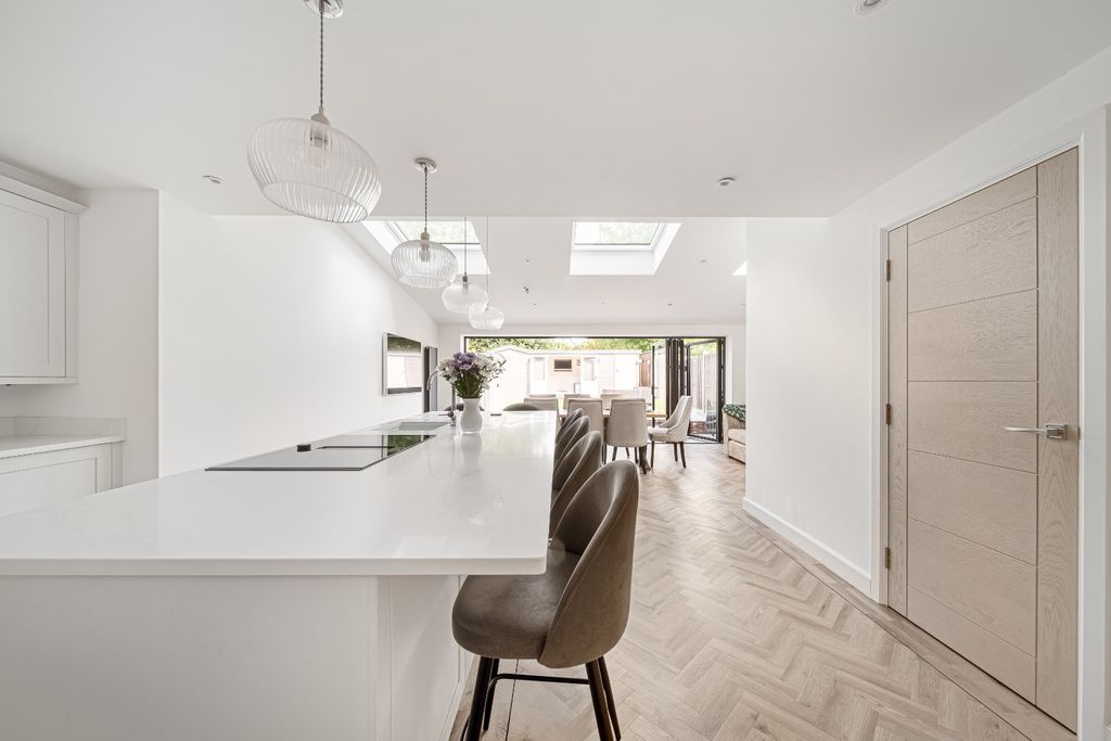 Property photo 2 of 22 4516902