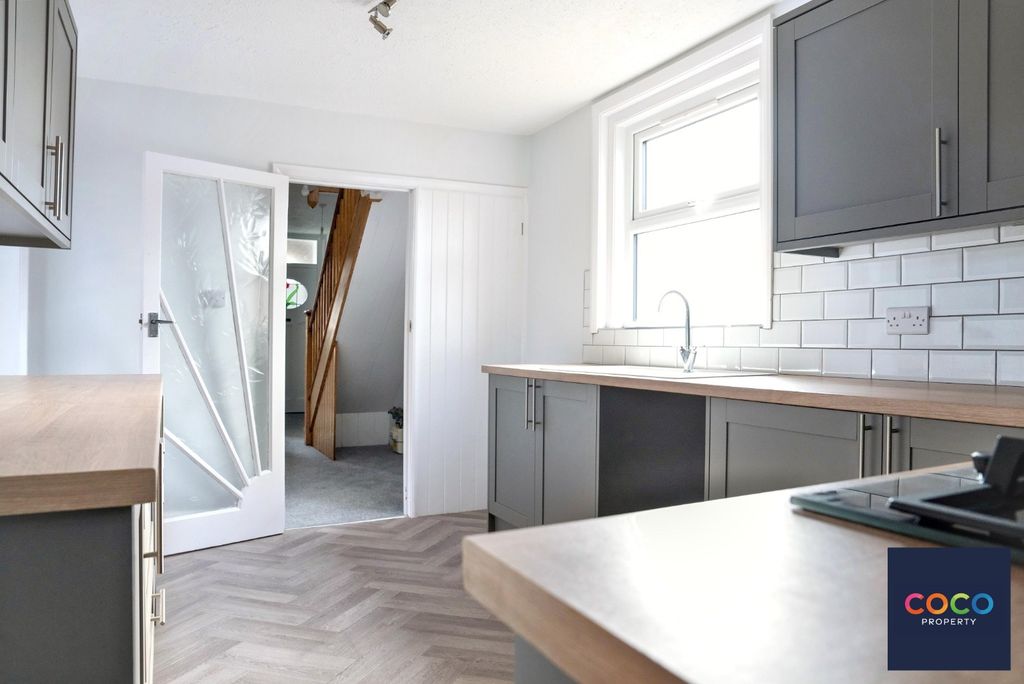 Property photo 3 of 11 4774613