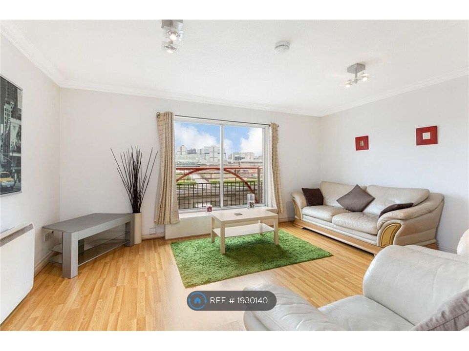 Property photo 3 of 16 Living