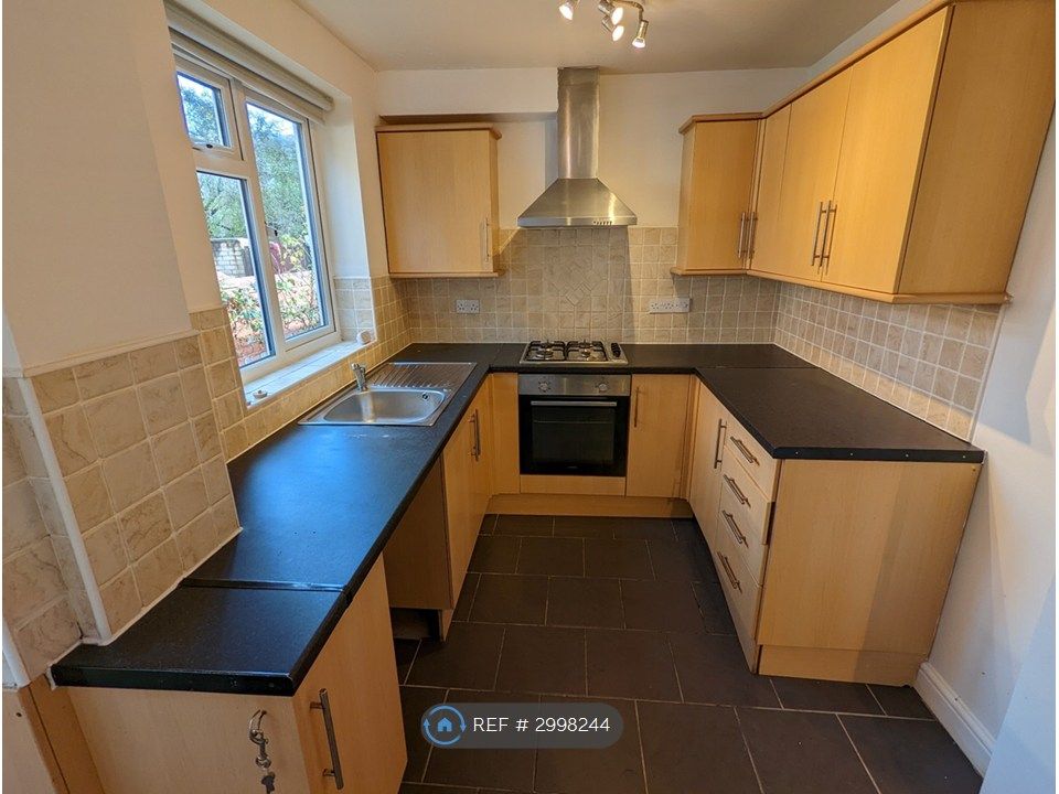 Property photo 2 of 11 Kitchen