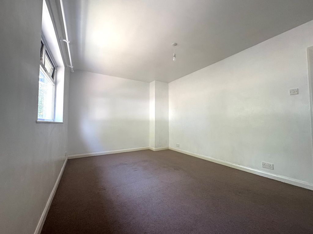Property photo 3 of 7 Bedroom 1