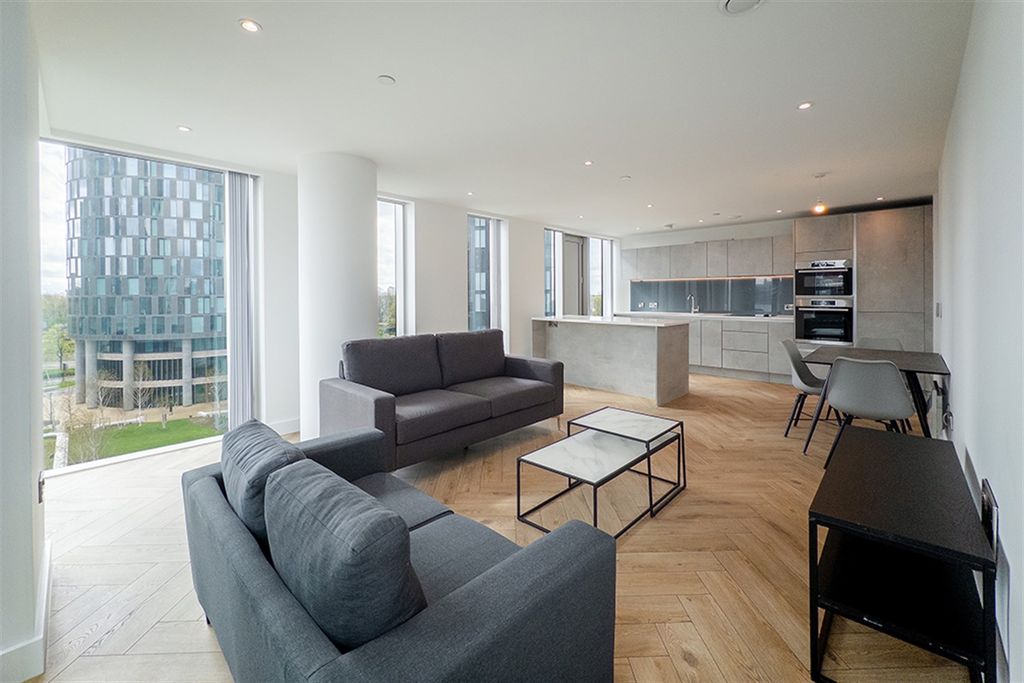 Property photo 2 of 15 (Main)