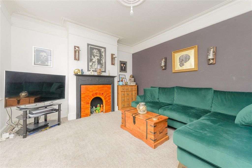 Property photo 1 of 14 Lounge