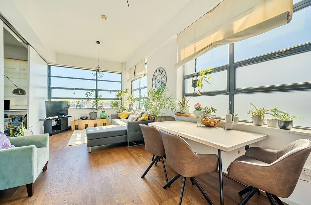 Property photo 2 of 14 1451822-16-69Eb86...