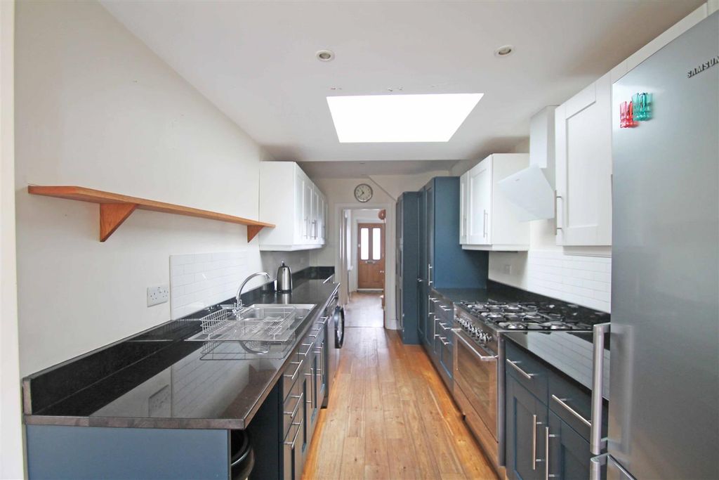 Property photo 2 of 21 Kitchen