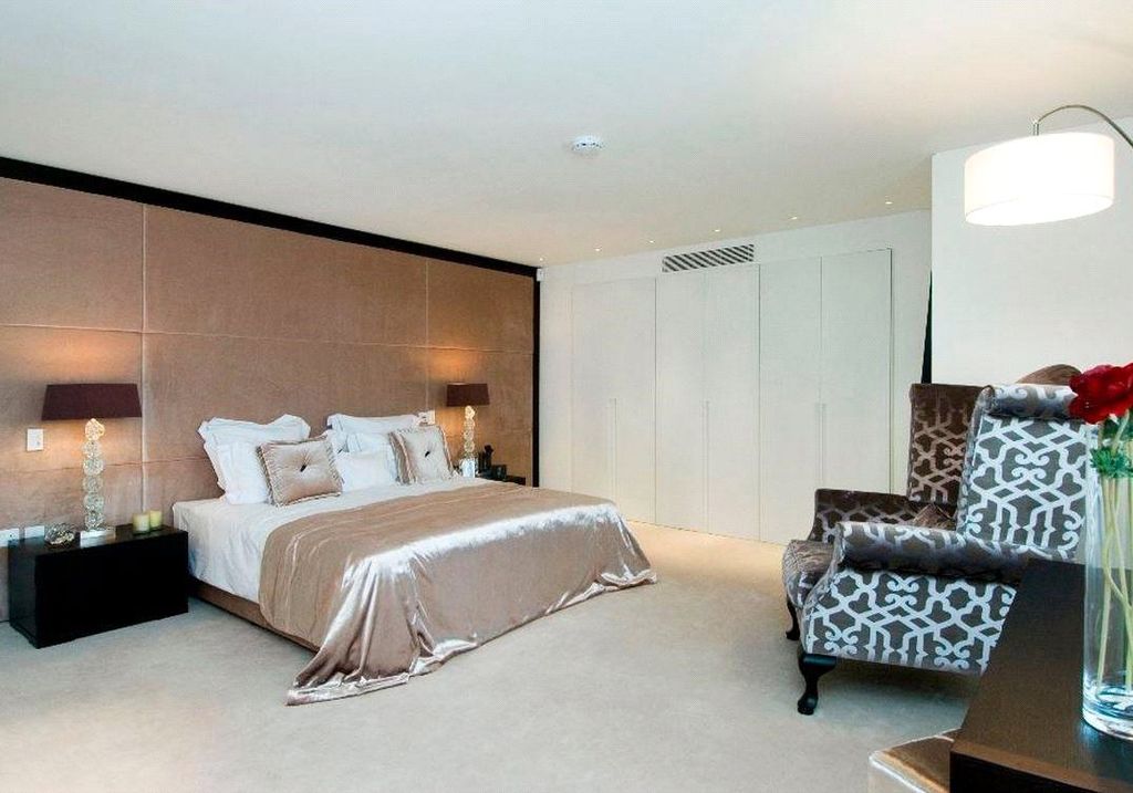 Property photo 2 of 6 Bedroom 1