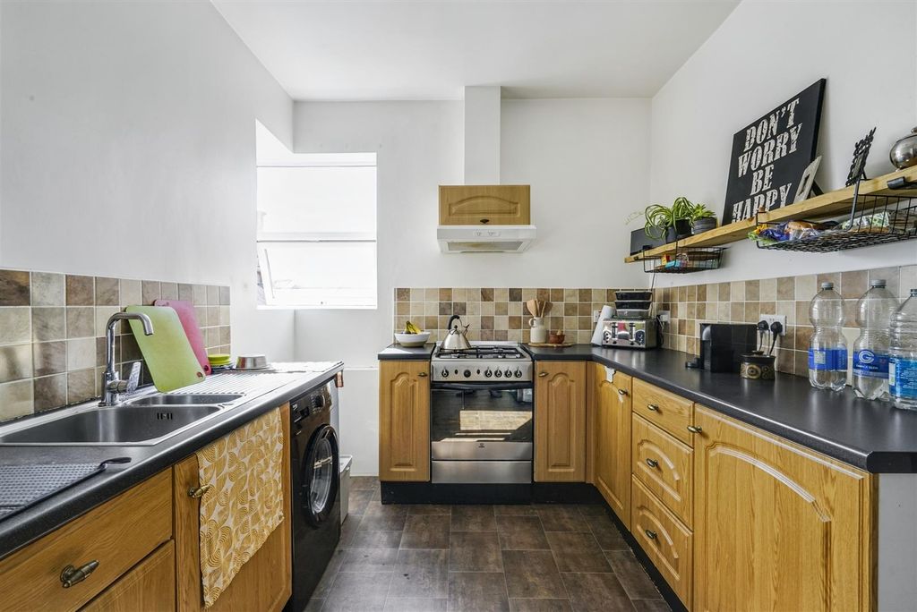 Property photo 3 of 18 Kitchen.Jpeg