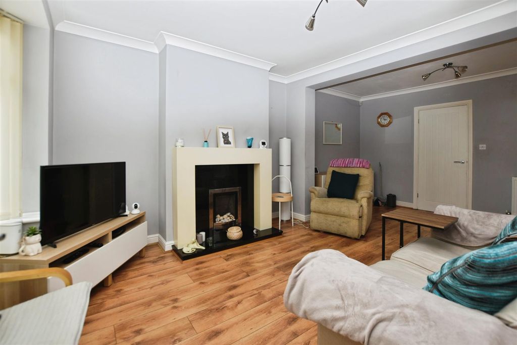 Property photo 2 of 14 Lounge
