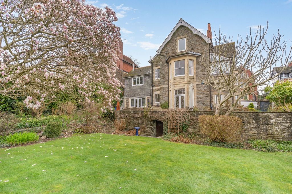 Property photo 1 of 31