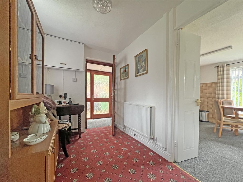 Property photo 2 of 17 Entrance Hall/Lobby