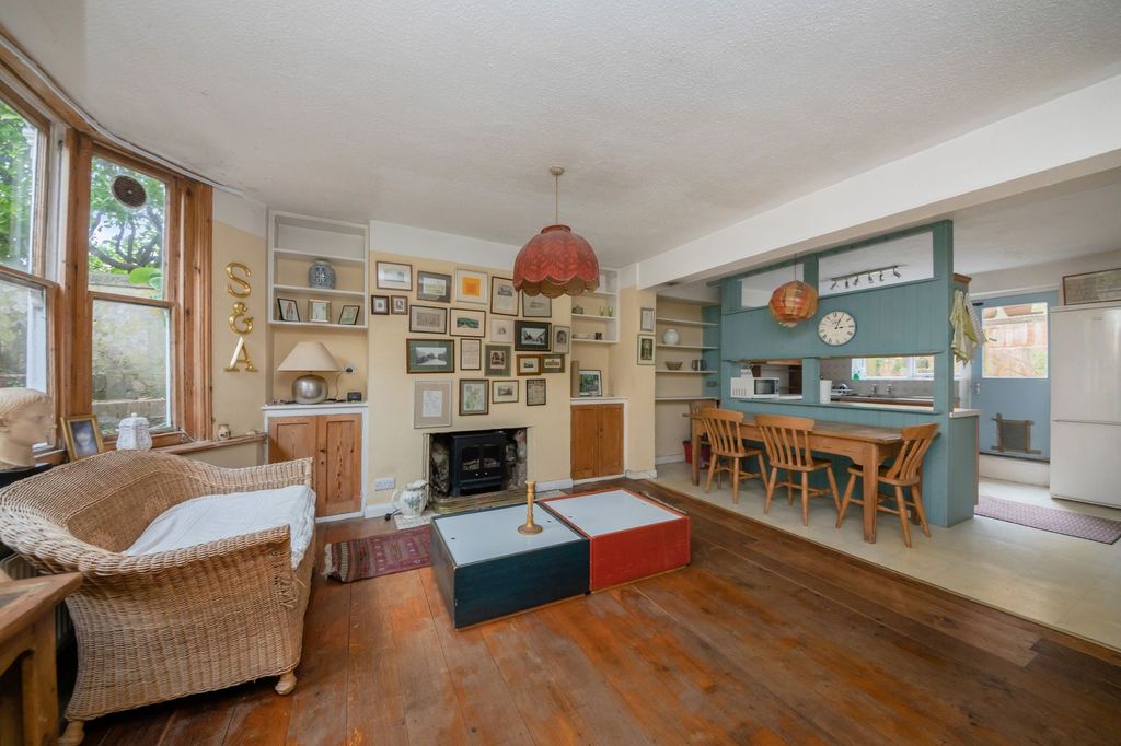 Property photo 3 of 24