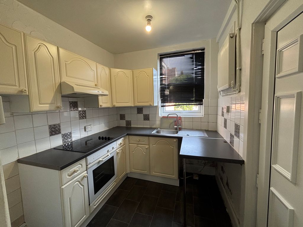 Property photo 3 of 9 Fitted Kitchen 