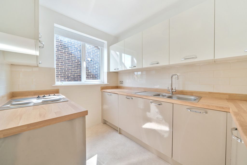 Property photo 2 of 10 1307122-27-684Fe6...