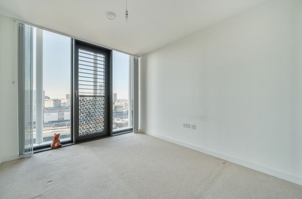Property photo 3 of 11 1439873-21-69Ceb0...